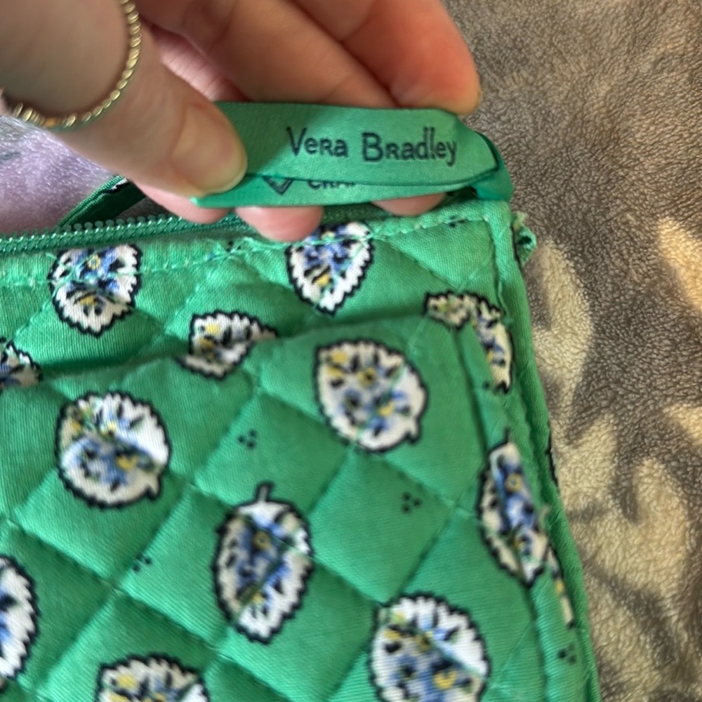 NWT Vera Bradley RFID Crossbody in Garden Green Leaf - Picture 3 of 6